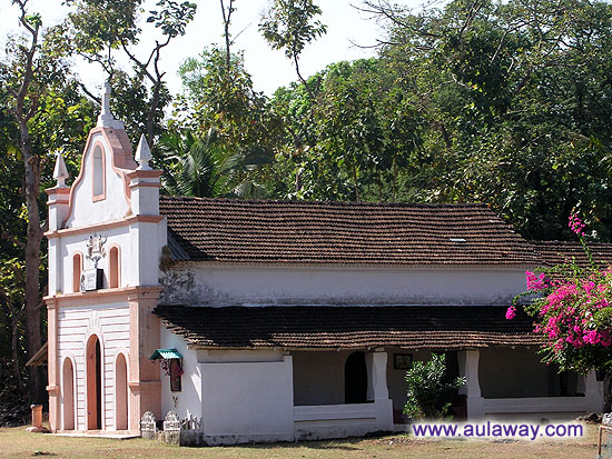 Fort Cabo De Rama. Белая часовня. Единственное сохранившееся строение.