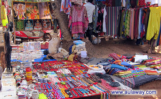 Дневной рынок в Аджуне. Индийская всячина