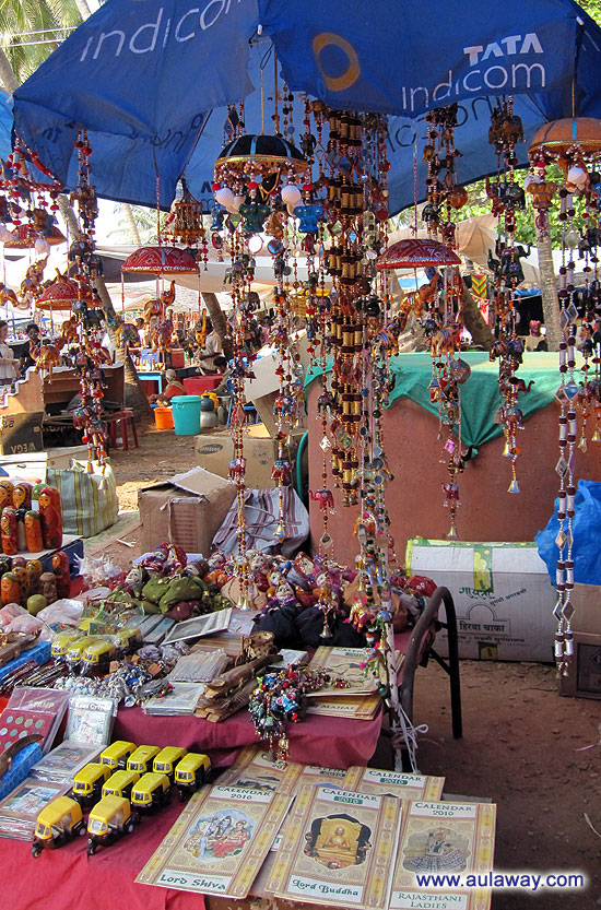 Дневной рынок в Аджуне. Индийская всячина.