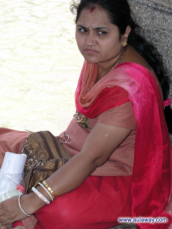 Индийская женщина в Храмах
