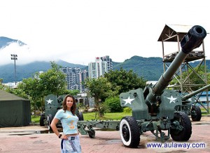 Авианосец Минск в Шенжене.