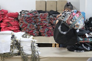 На фабрике сумок, Desigual